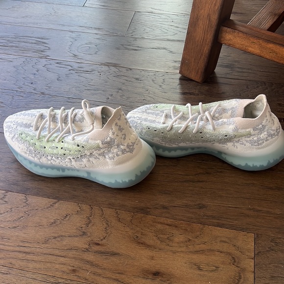 YEEZY BOOST 380 Alien Blue - Size 9.5 - Picture 4 of 9